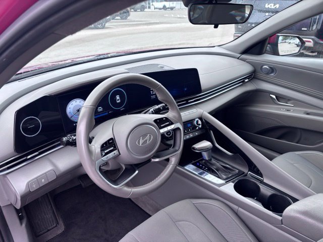 Used 2025 Hyundai Elantra SEL FWD image 18