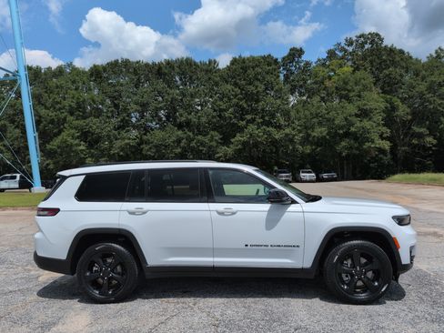 Certified 2024 Jeep Grand Cherokee L Limited w/ Black Appearance Package RWD image 2