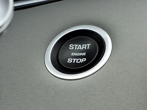 Used 2020 Land Rover Range Rover Evoque SE image 24