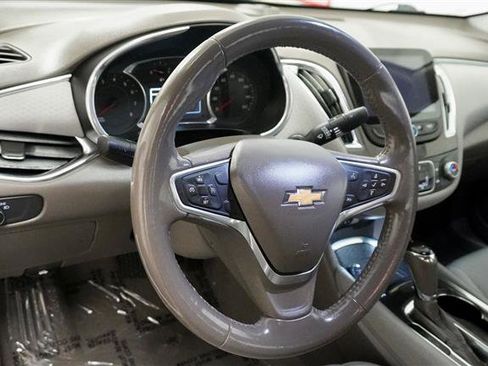 Used 2018 Chevrolet Malibu LT image 11