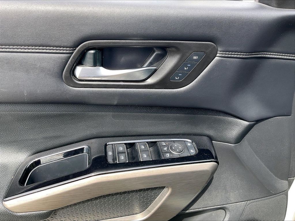 Used 2023 Nissan Pathfinder Platinum w/ Cargo Package AWD/4WD image 40