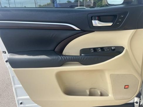 Used 2015 Toyota Highlander Limited Platinum AWD/4WD image 29