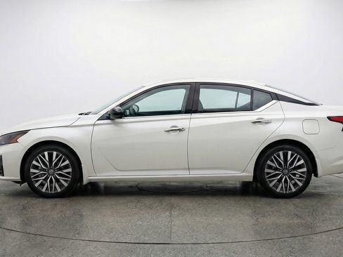 Used 2025 Nissan Altima 2.5 SV image 5