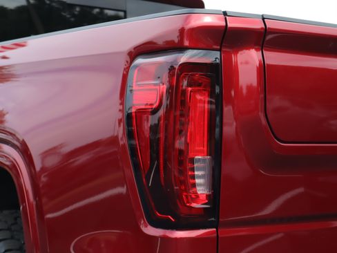 Used 2023 GMC Sierra 1500 Denali w/ Technology Package AWD/4WD image 32