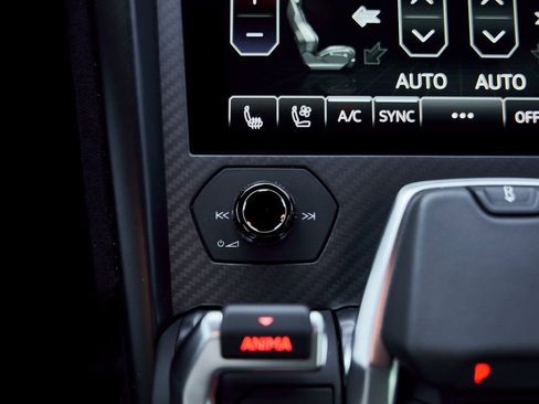 Used 2024 Lamborghini Urus Performante AWD/4WD image 81