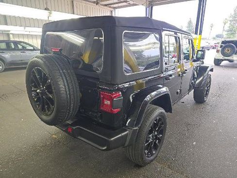 Used 2024 Jeep Wrangler Unlimited Sahara AWD/4WD image 5