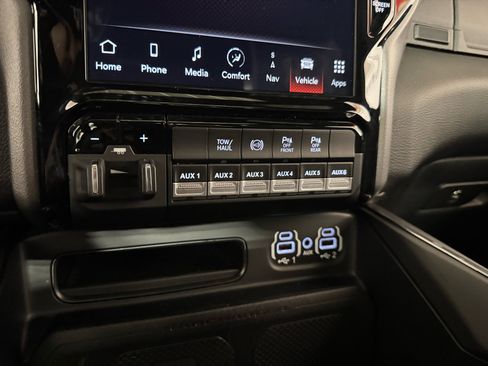 Used 2024 RAM 3500 Laramie w/ Night Edition image 33