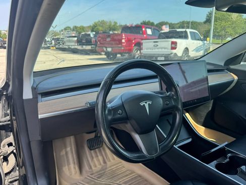 Used 2018 Tesla Model 3 Long Range RWD image 4