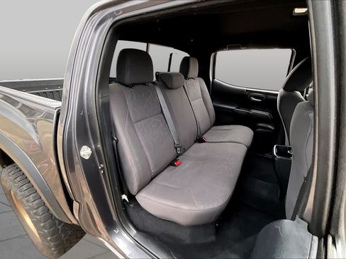 Used 2018 Toyota Tacoma TRD Off-Road w/ Technology Package AWD/4WD image 20
