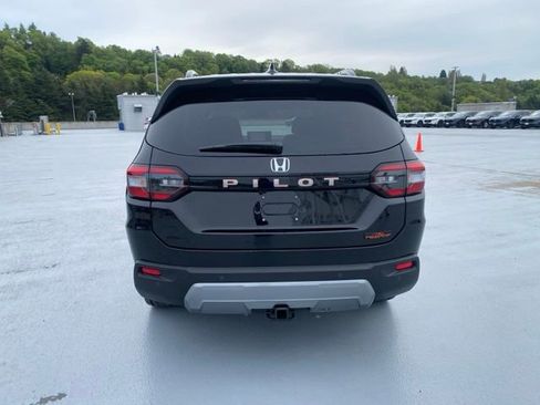 New 2026 Honda Pilot TrailSport image 9