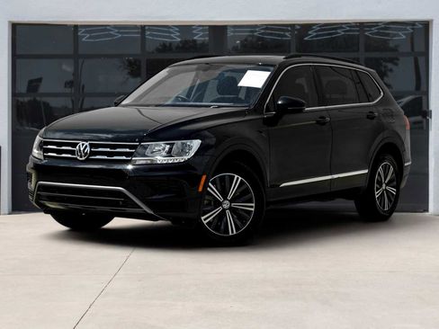 Used 2018 Volkswagen Tiguan SE AWD/4WD image 1