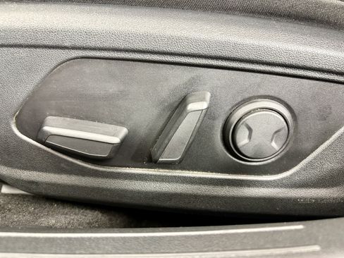 Used 2023 Hyundai Elantra Limited image 12