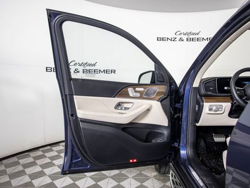 Used 2026 Mercedes-Benz GLS 580 4MATIC image 23