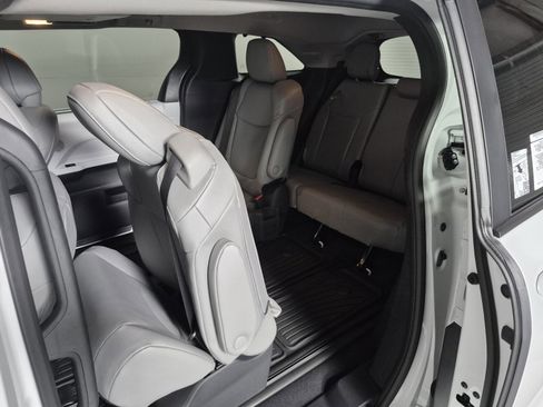 New 2026 Toyota Sienna XLE image 38
