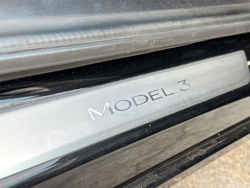 Used 2020 Tesla Model 3 Standard Range RWD image 18