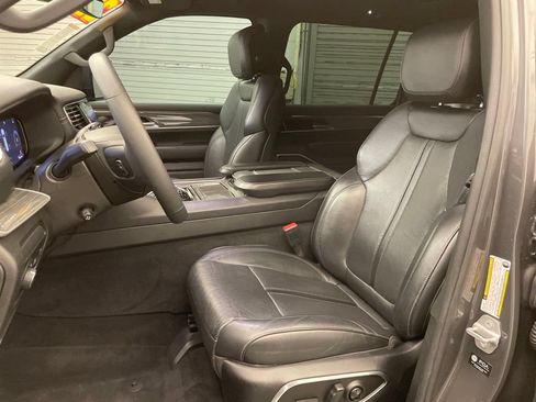 Certified 2022 Jeep Wagoneer Series III w/ Premium Group I AWD/4WD image 19