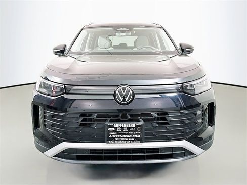 New 2026 Volkswagen Tiguan SE image 2