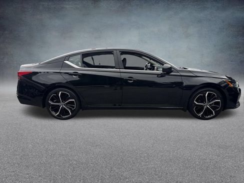 Used 2024 Nissan Altima 2.5 SR FWD image 5
