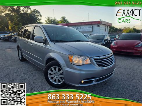 Used 2014 Chrysler Town & Country Touring FWD image 1
