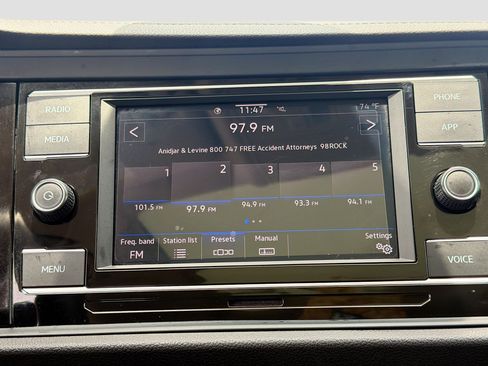 Used 2024 Volkswagen Jetta SE w/ Panoramic Sunroof Package FWD image 28