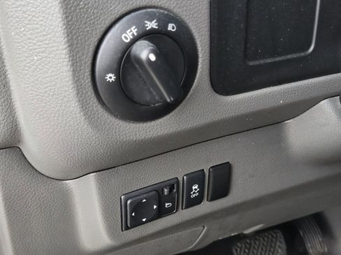 Used 2015 Nissan NV 2500 SV w/ Technology Package image 13