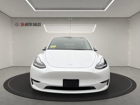 Used 2023 Tesla Model Y AWD image 8