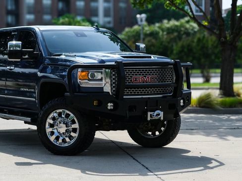 Used 2016 GMC Sierra 2500 Denali w/ Duramax Plus Package AWD/4WD image 3