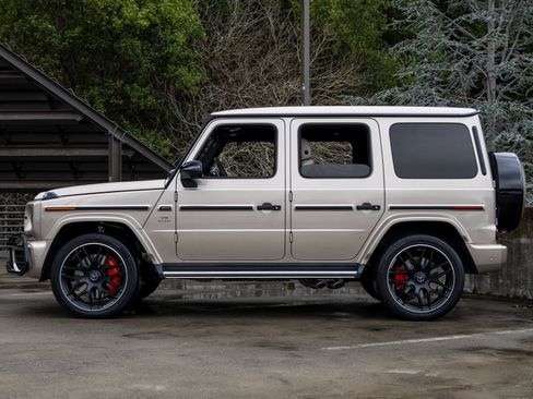 Used 2024 Mercedes-Benz G 63 AMG 4MATIC image 2