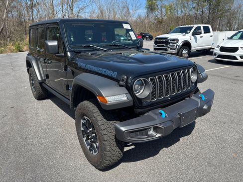 Used 2025 Jeep Wrangler Unlimited Rubicon 4xe w/ Safety Group AWD/4WD image 4