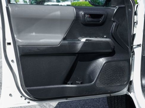 Used 2018 Toyota Tacoma SR5 image 13