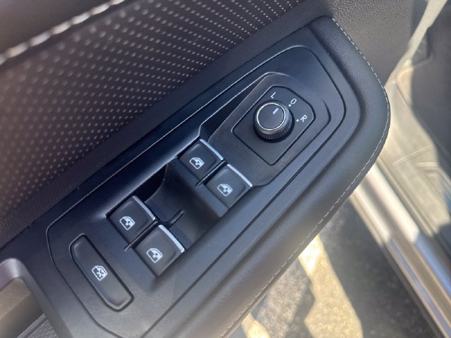 Used 2025 Volkswagen Atlas SE AWD/4WD image 13