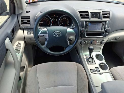 Used 2013 Toyota Highlander 4WD w/ Cold Weather Pkg image 12