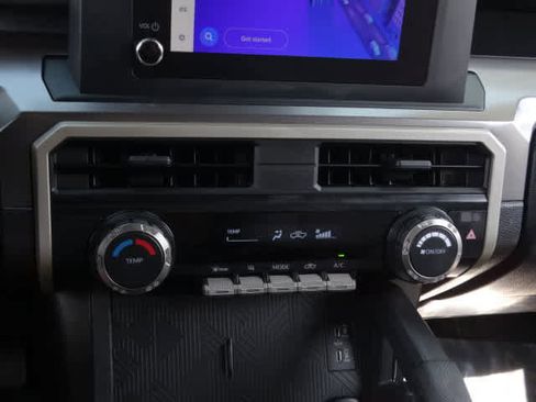 Used 2025 Toyota Tacoma SR5 image 31