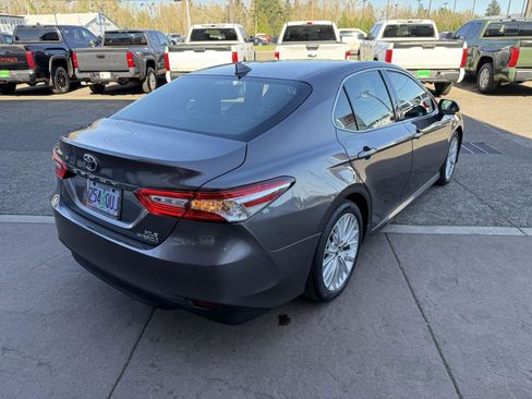 Used 2018 Toyota Camry XLE w/ Audio Package image 6