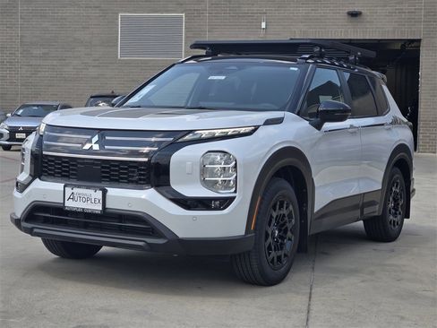 New 2025 Mitsubishi Outlander Trail Edition image 2