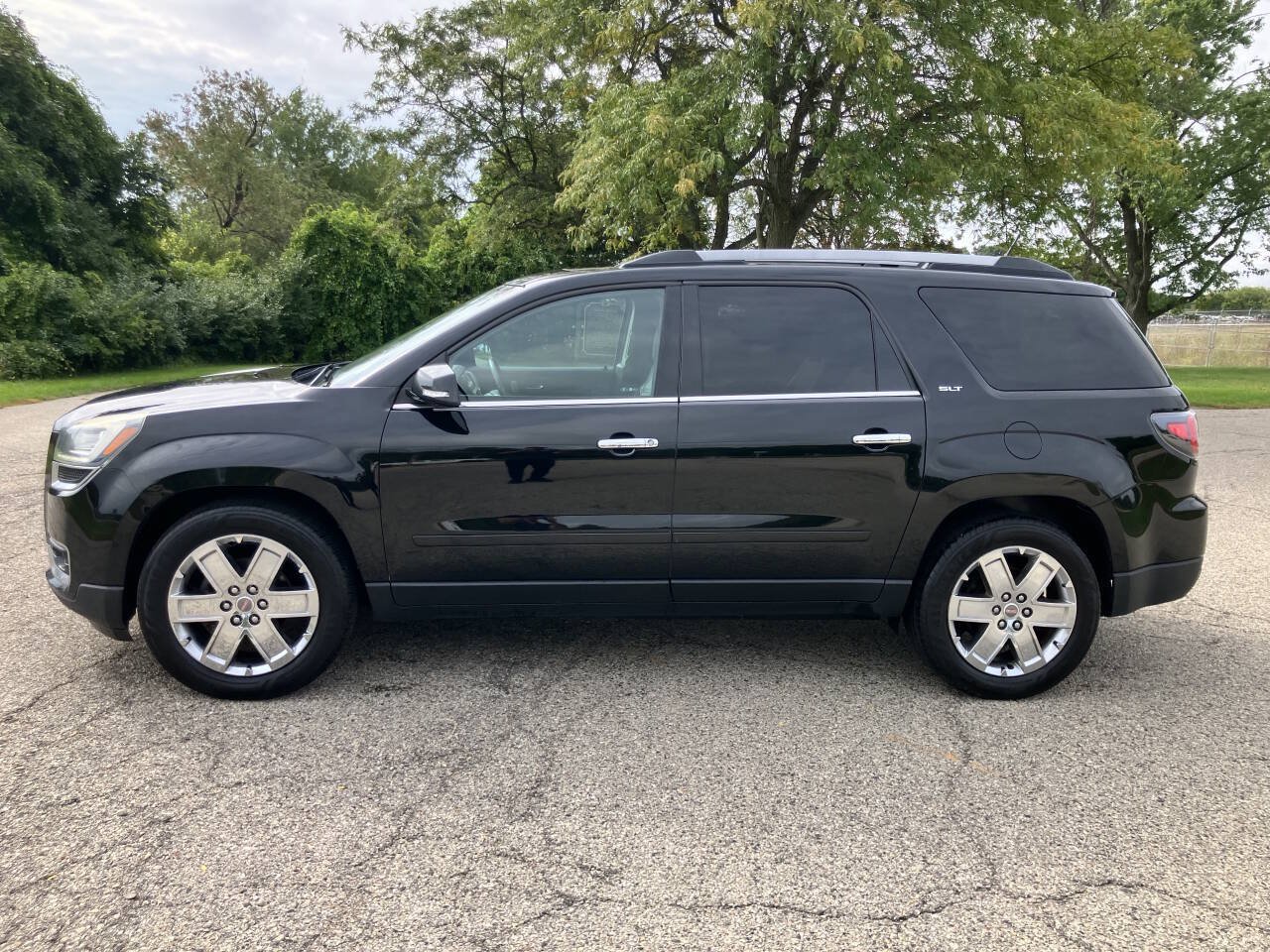 Used 2017 GMC Acadia Limited SLT AWD/4WD image 2
