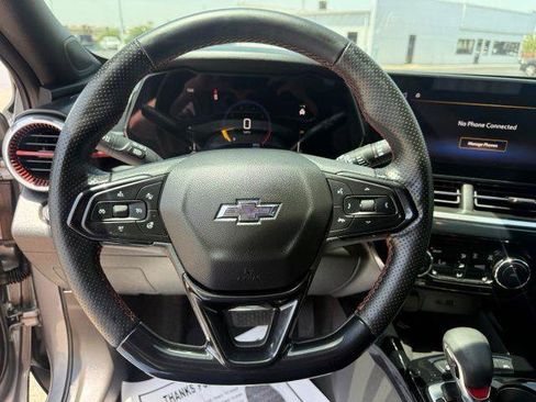 Used 2025 Chevrolet Trax RS w/ Sunroof Package FWD image 7
