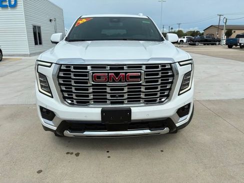 Used 2025 GMC Yukon XL Denali AWD/4WD image 8