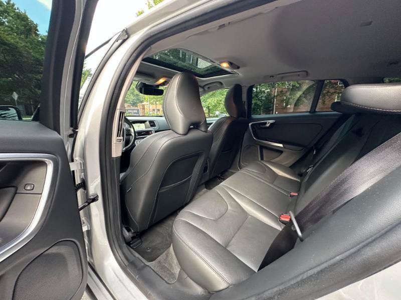 Used 2017 Volvo V60 T5 Cross Country w/ Convenience Package AWD/4WD image 19