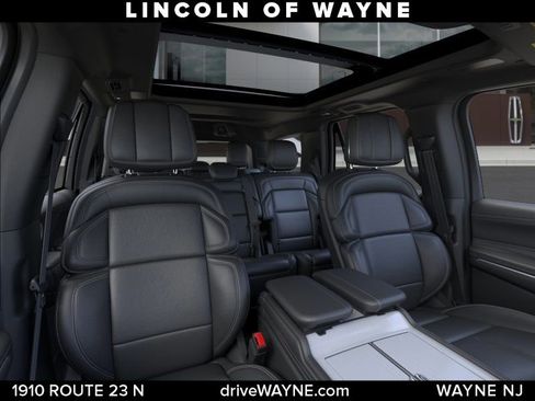 New 2025 Lincoln Navigator Reserve w/ Jet Appearance Package AWD/4WD image 11