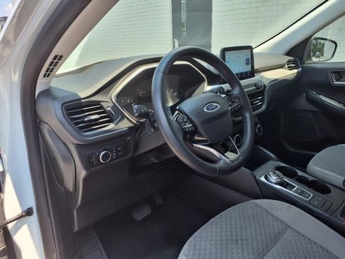 Used 2022 Ford Escape SE w/ SE Sport Appearance Package image 5