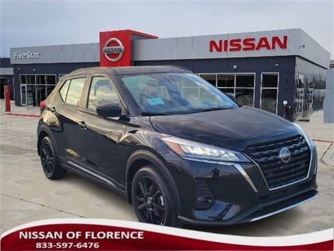 Used 2024 Nissan Kicks SR w/ SR Premium Package image 1