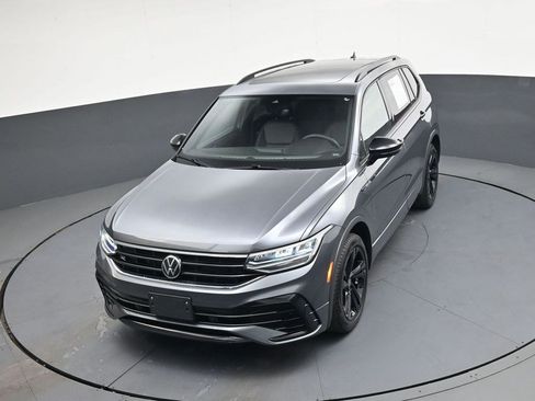Used 2024 Volkswagen Tiguan SE R-Line image 33