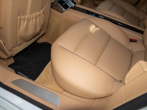 Used 2015 Porsche Panamera S RWD image 30