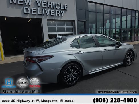Used 2023 Toyota Camry SE AWD/4WD image 9