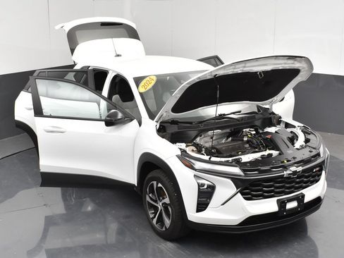 Used 2024 Chevrolet Trax RS FWD image 33