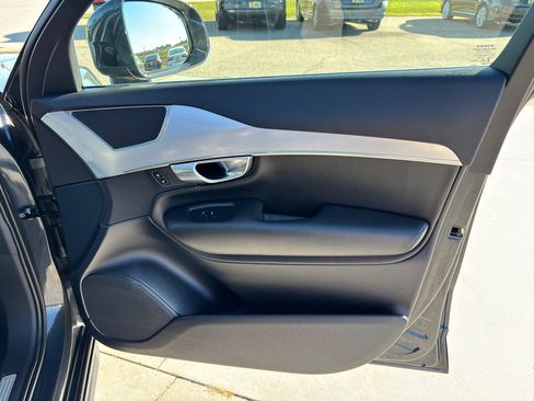 Used 2017 Volvo XC90 T6 Momentum image 31