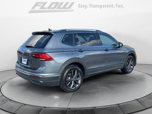 Used 2022 Volkswagen Tiguan SE w/ Panoramic Sunroof Package image 8