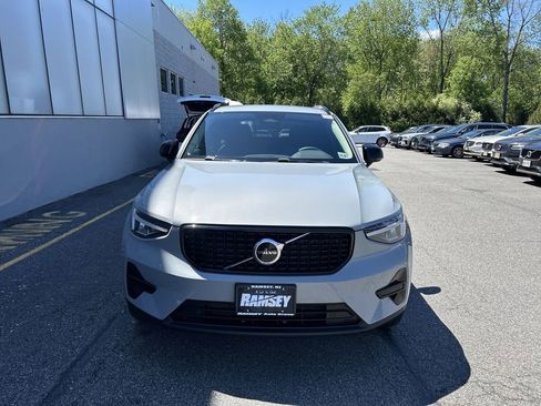 Certified 2024 Volvo XC40 B5 Core AWD/4WD image 3