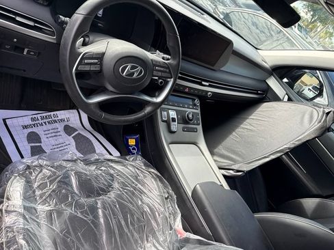 Used 2024 Hyundai Palisade SEL FWD image 2